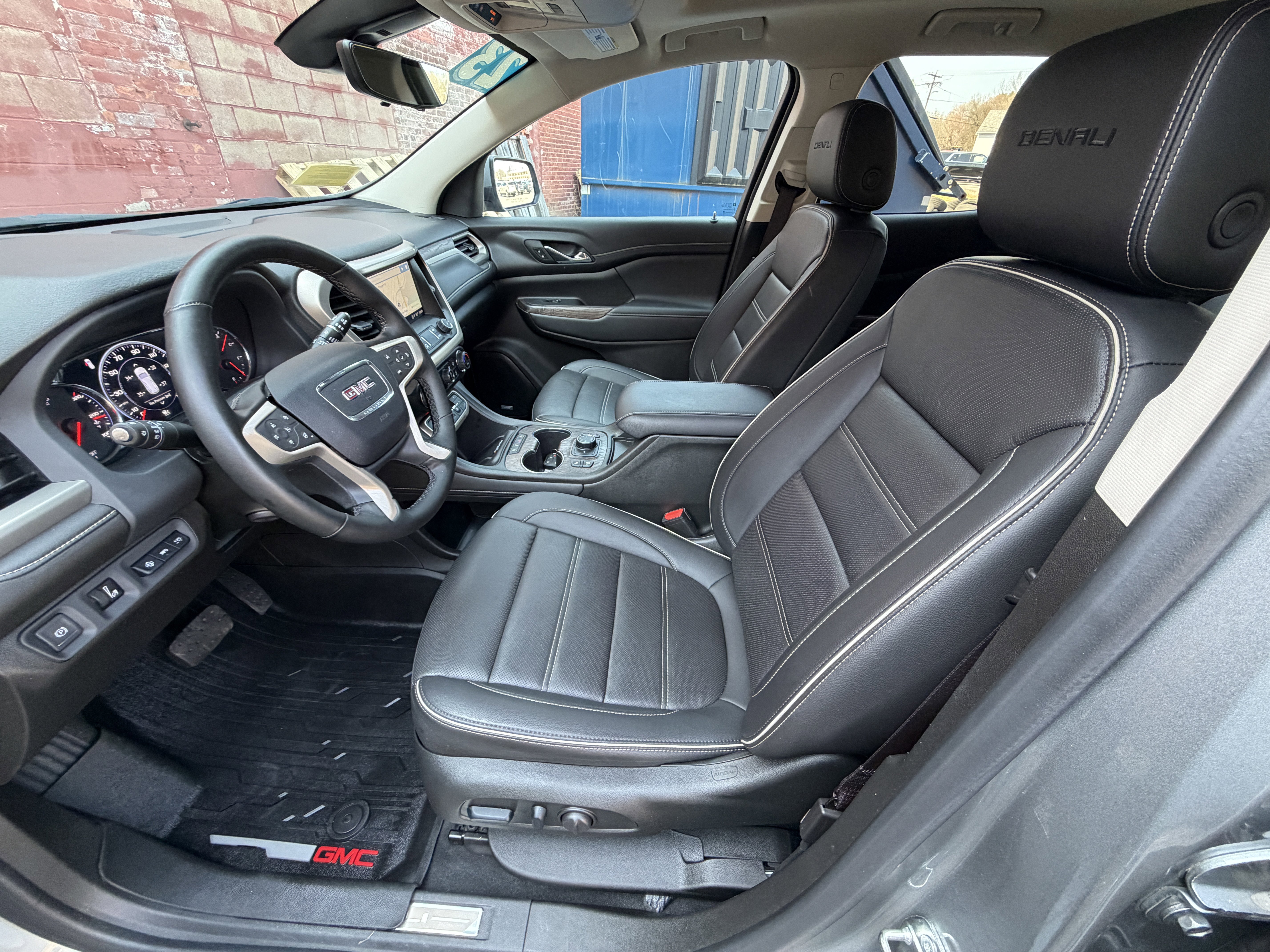 Used 2023 GMC Acadia Denali w/ Denali Ultimate Package image 9