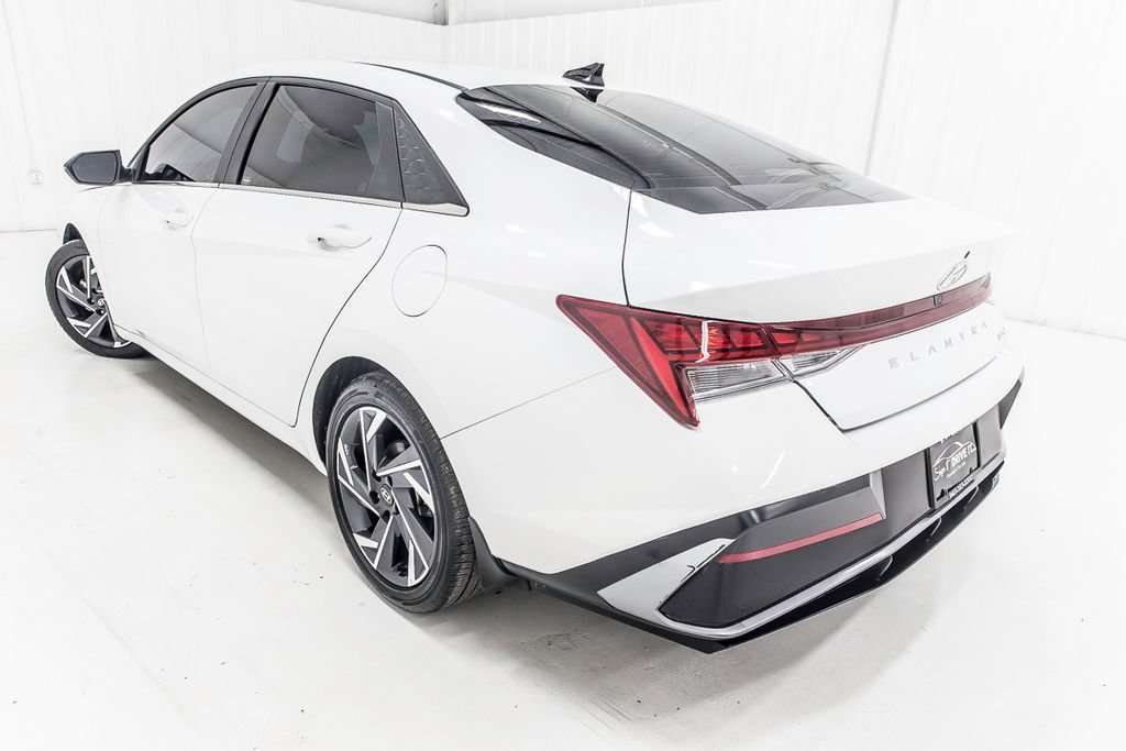 Used 2025 Hyundai Elantra Limited FWD image 5