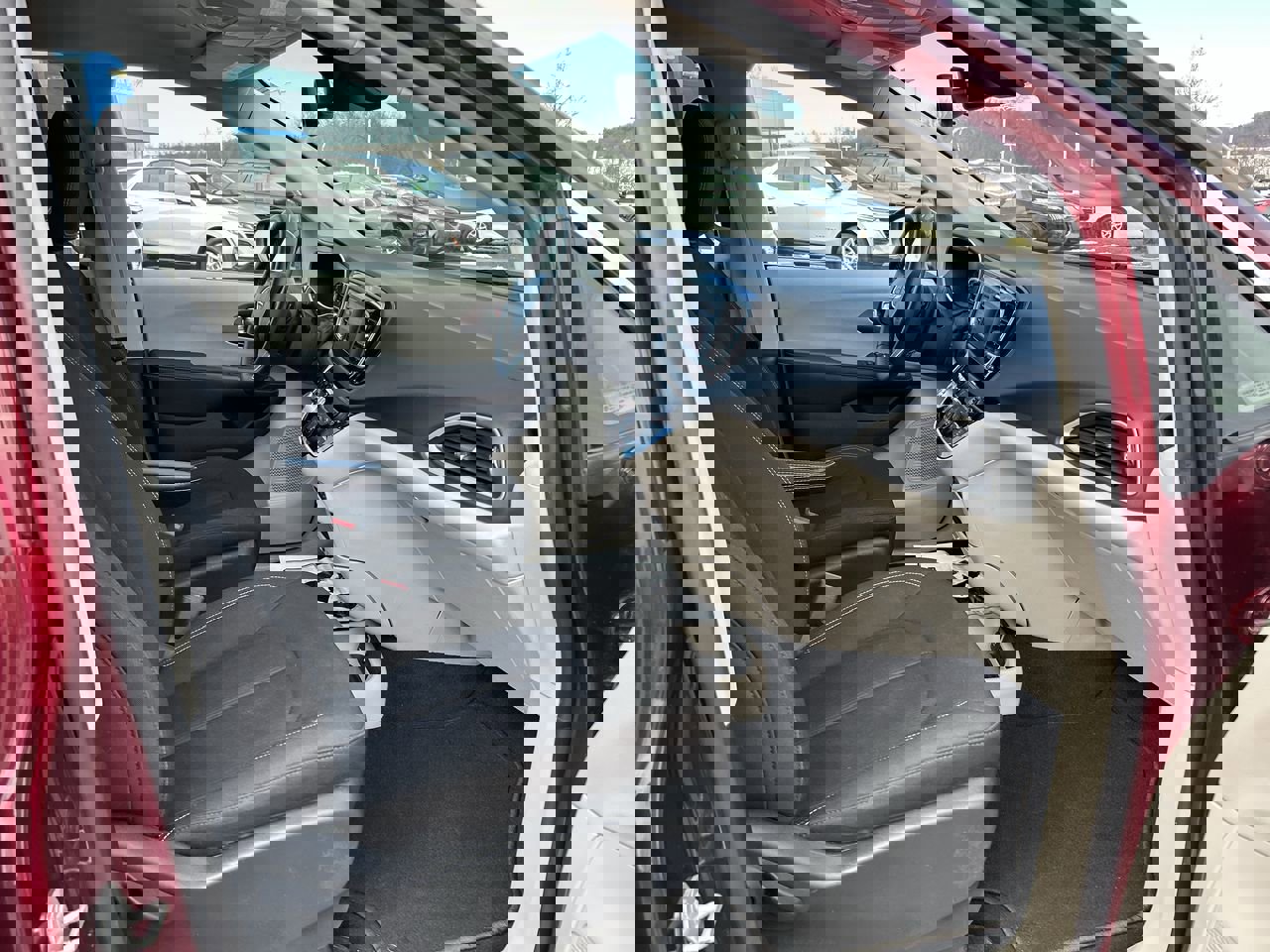 Used 2023 Chrysler Voyager LX image 12