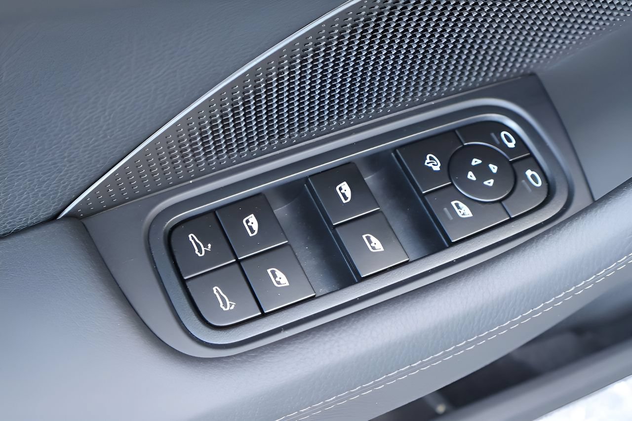 Used 2024 Porsche Panamera RWD image 10