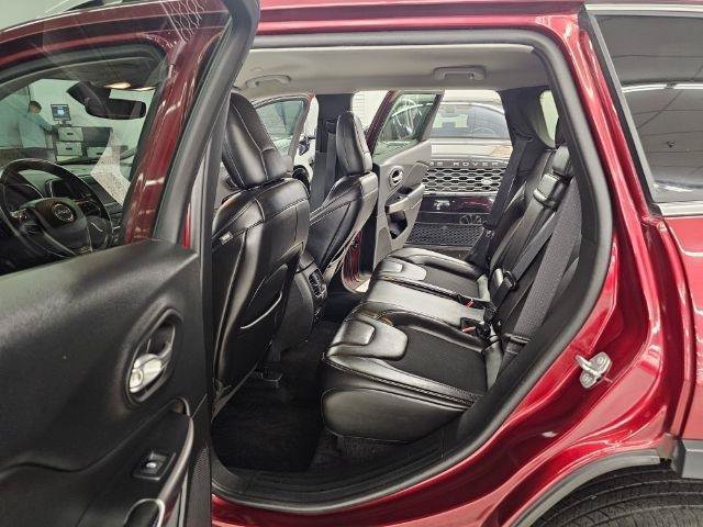 Used 2019 Jeep Cherokee Latitude Plus w/ Comfort/Convenience Group FWD image 35
