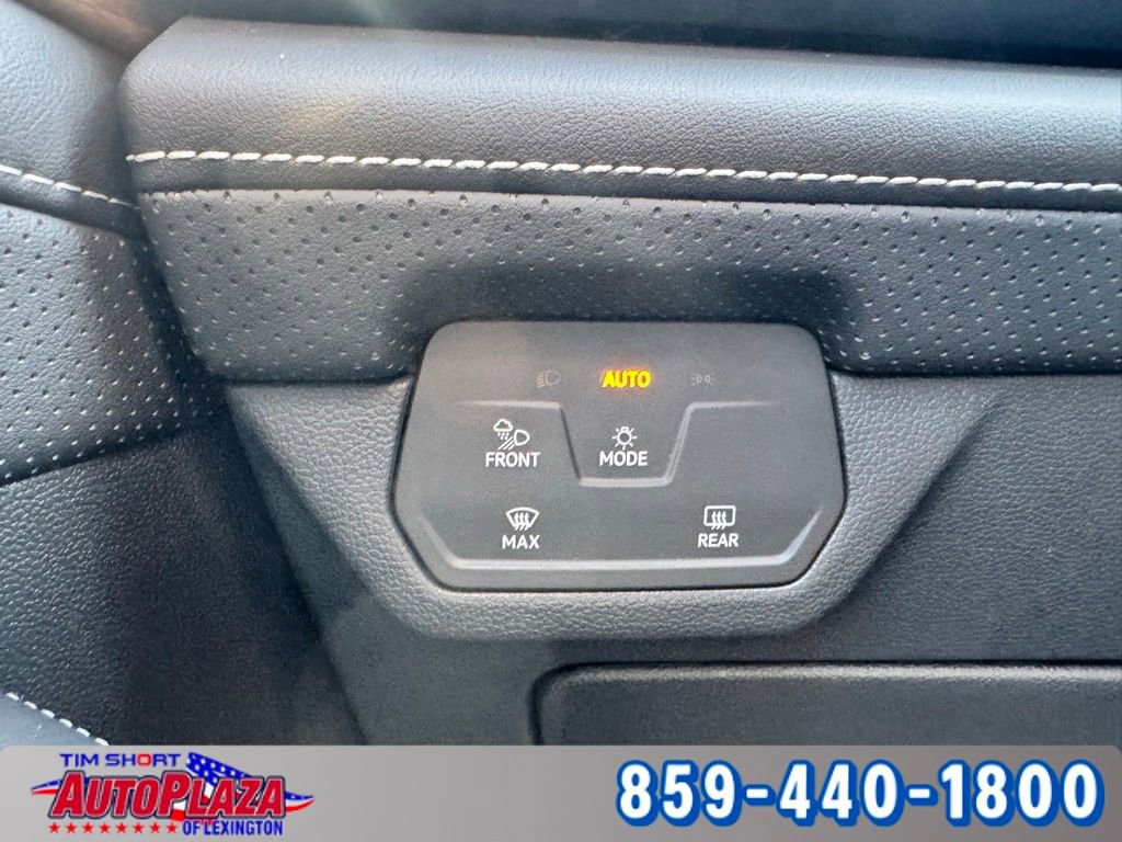 Used 2025 Volkswagen Atlas SE AWD/4WD image 26