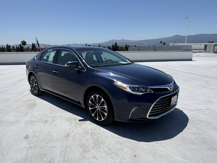 Used 2016 Toyota Avalon XLE Premium FWD image 2