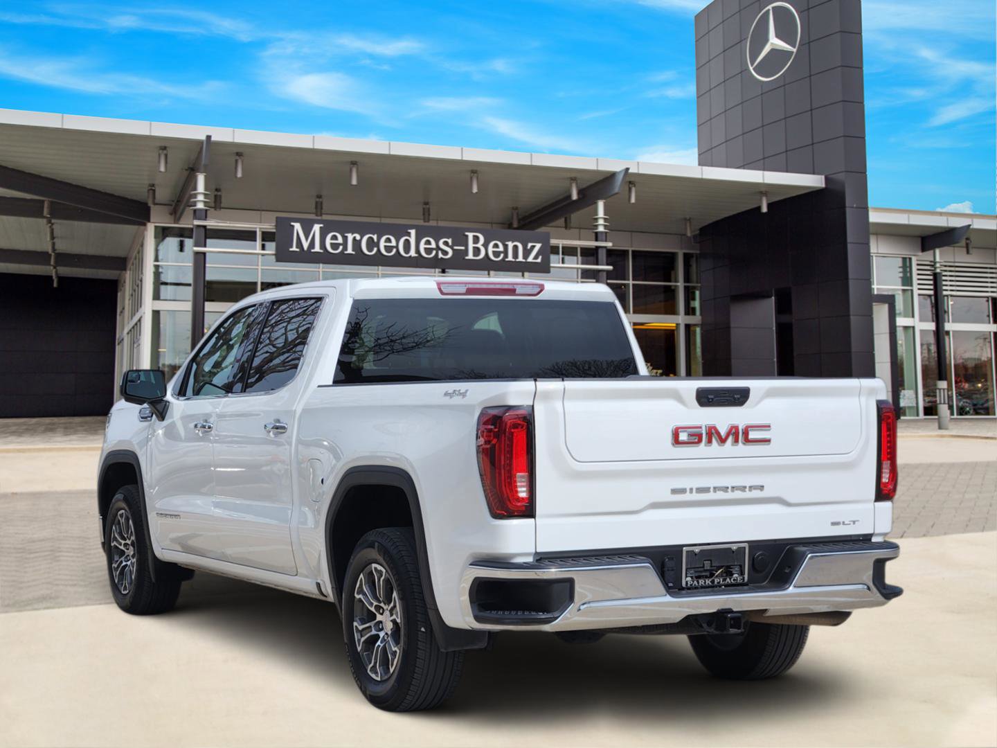 Used 2025 GMC Sierra 1500 SLT image 4