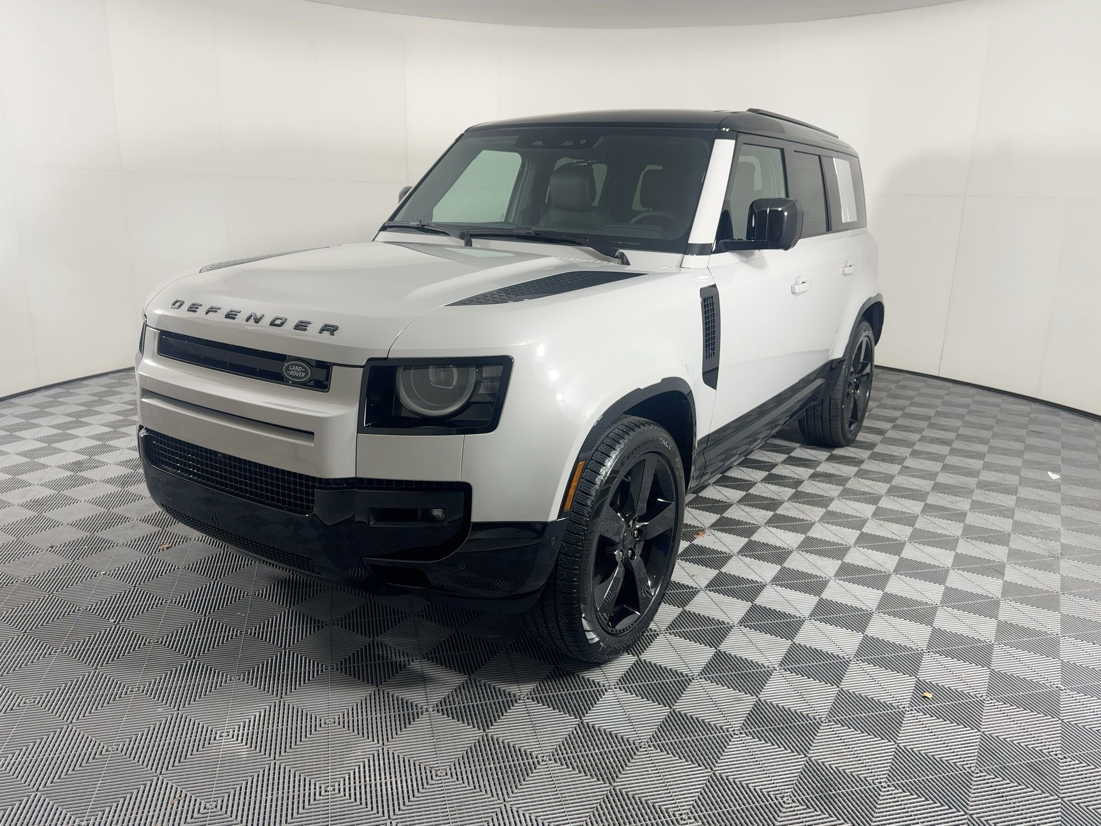 New 2026 Land Rover Defender 110 X-Dynamic SE