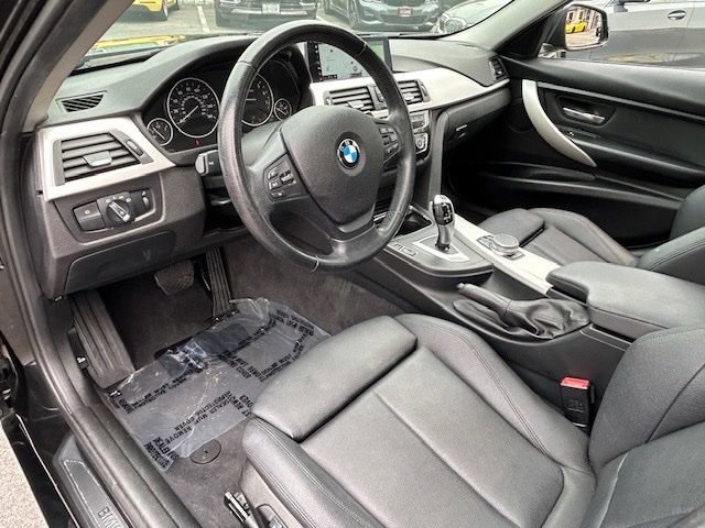 Used 2018 BMW 320i xDrive Sedan AWD/4WD image 16