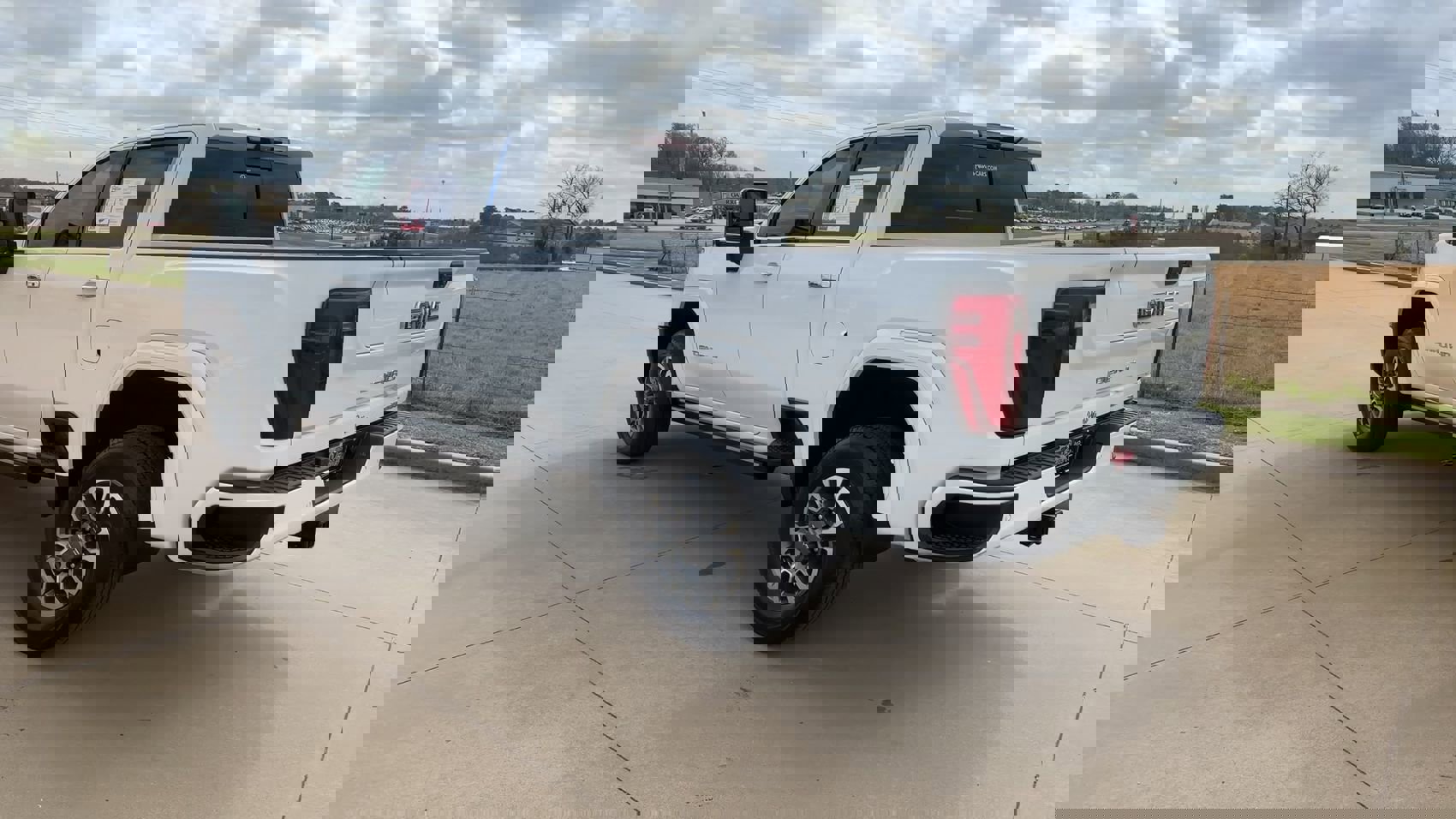 Used 2024 GMC Sierra 2500 Denali Ultimate image 6