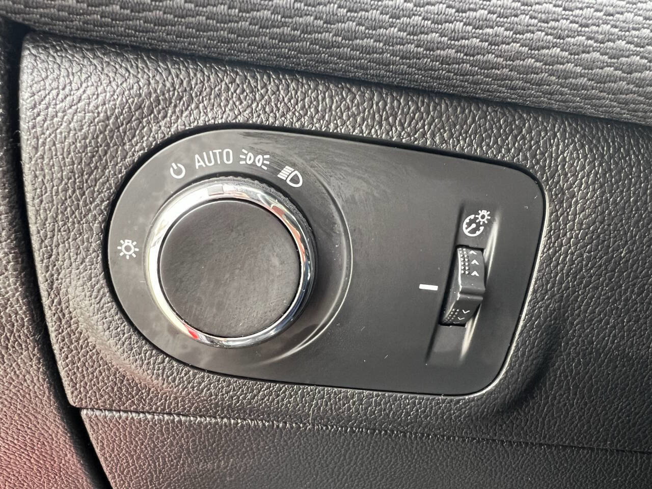 Used 2018 Chevrolet Cruze LS image 16