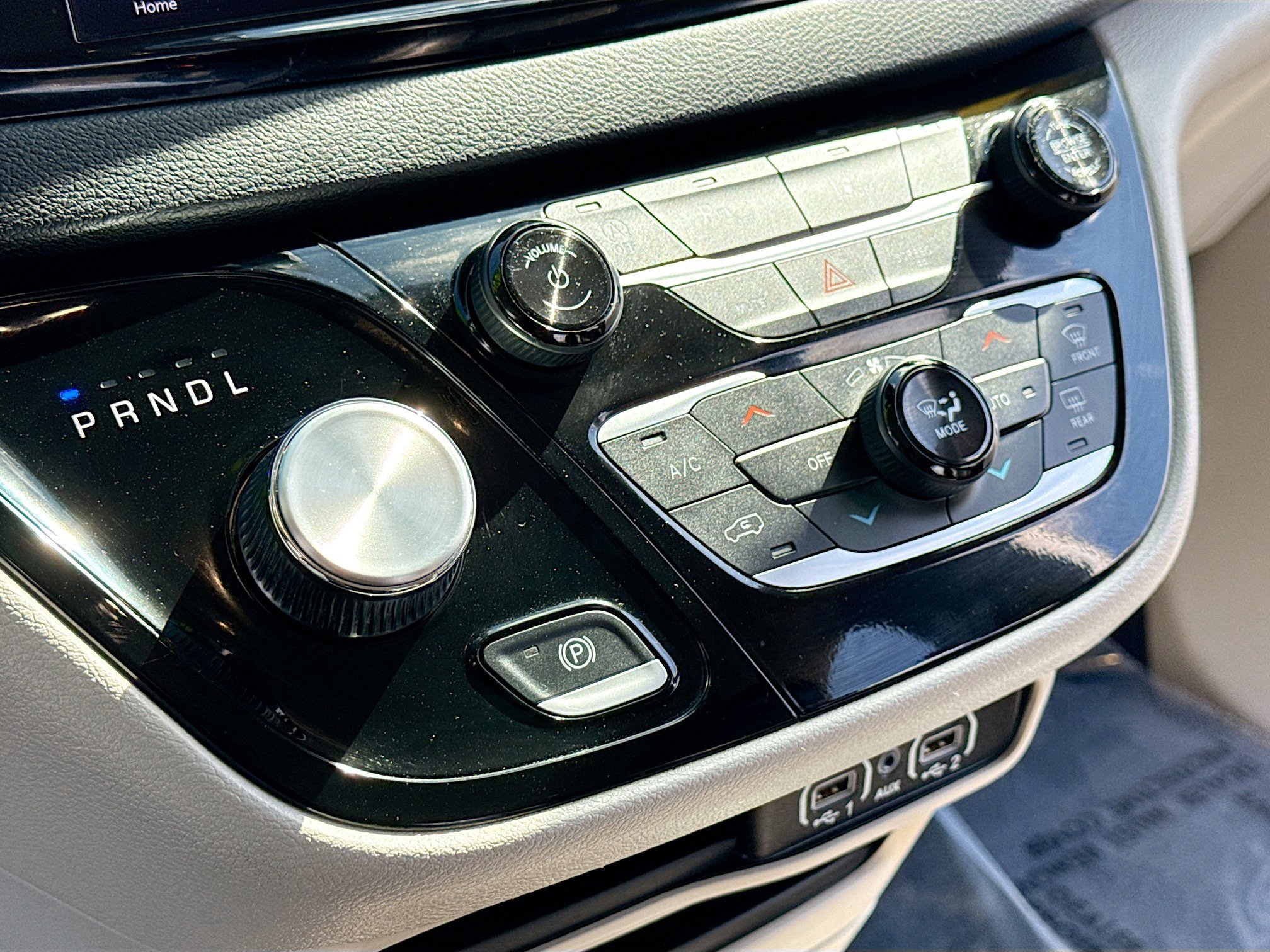 Used 2024 Chrysler Pacifica Touring-L FWD image 12