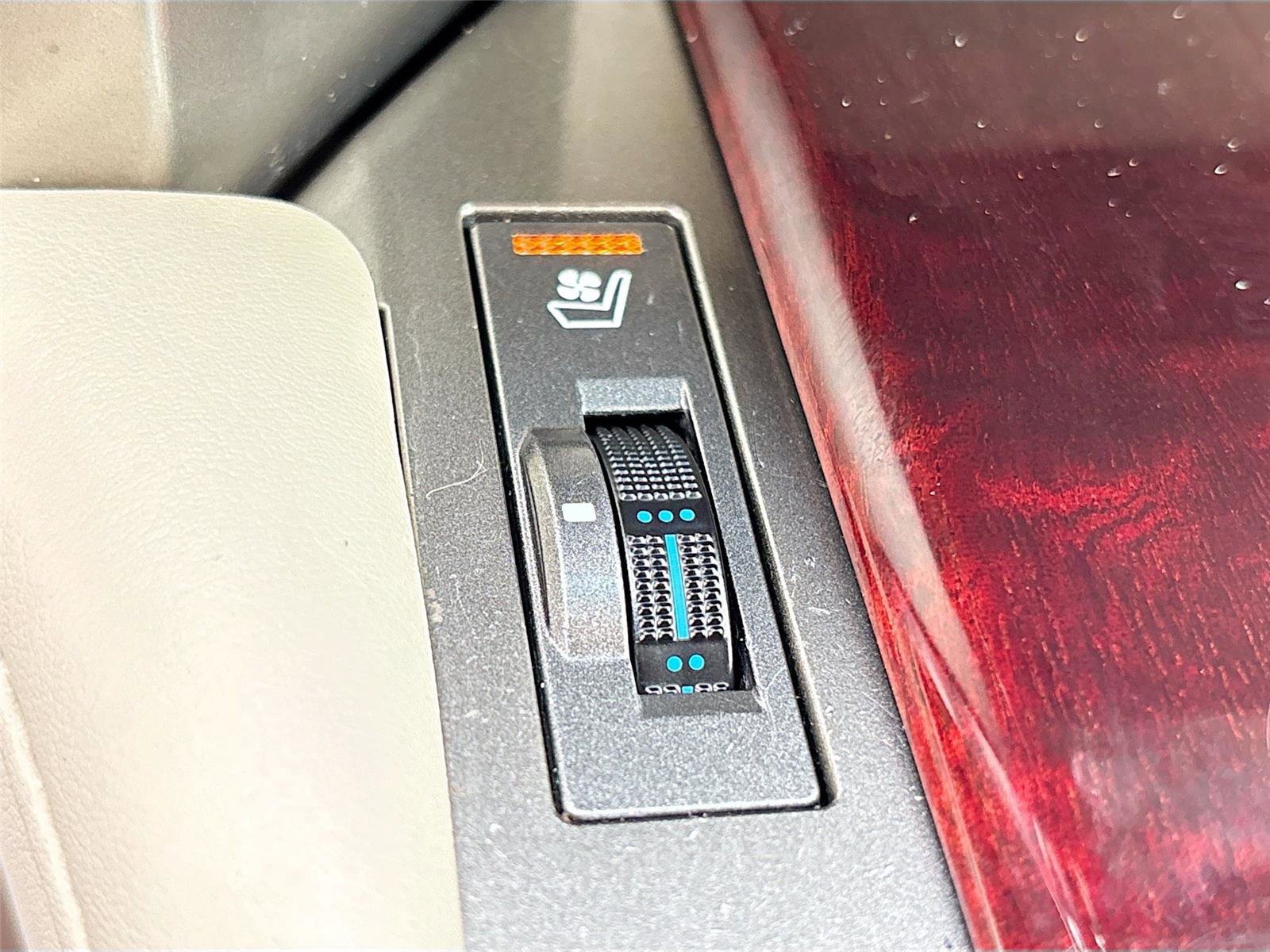 Used 2016 Lexus GX 460 Luxury w/ Preferred Accessory Package AWD/4WD image 20