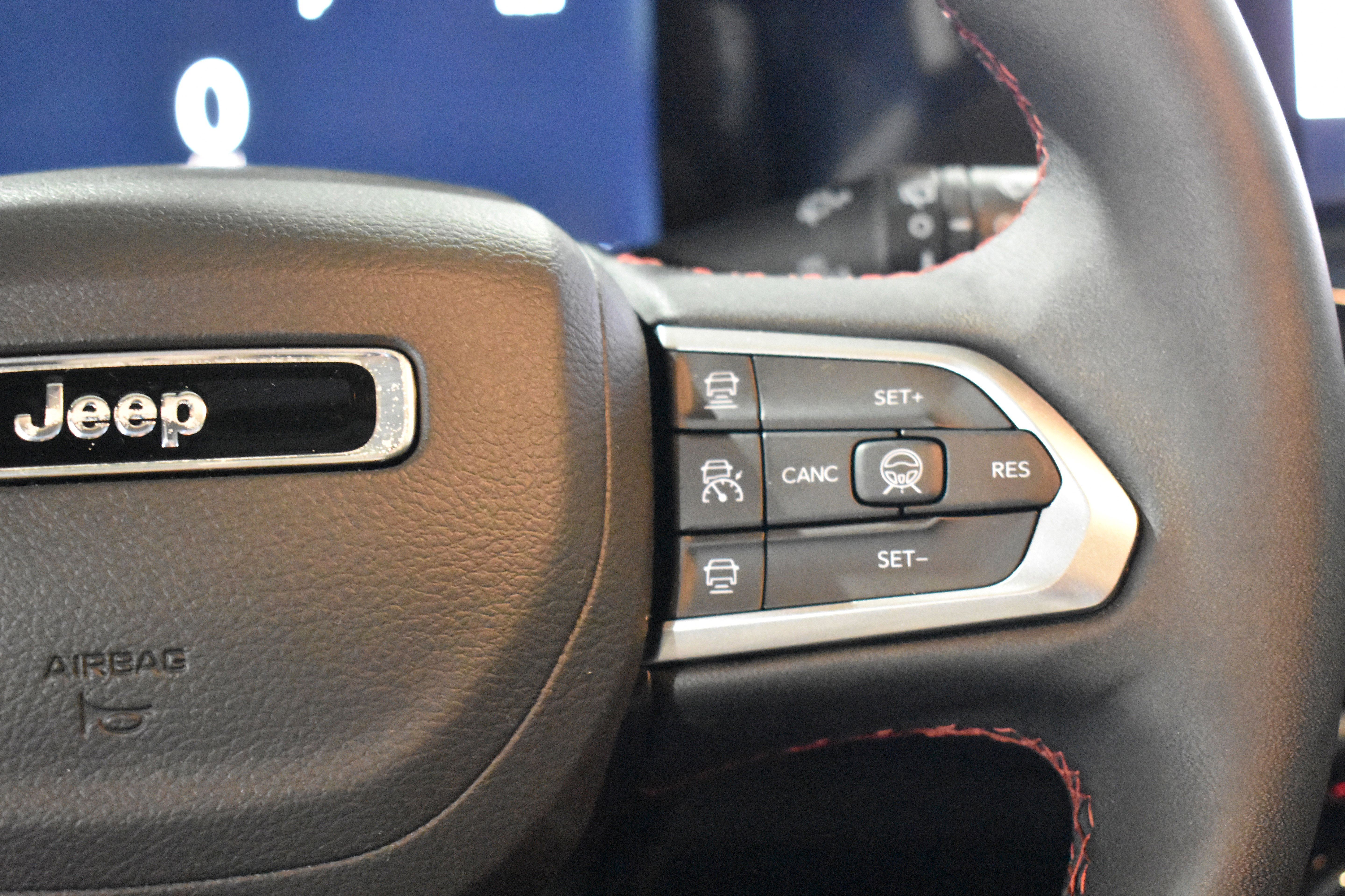 Used 2025 Jeep Compass Trailhawk w/ Trailhawk Elite Group image 13