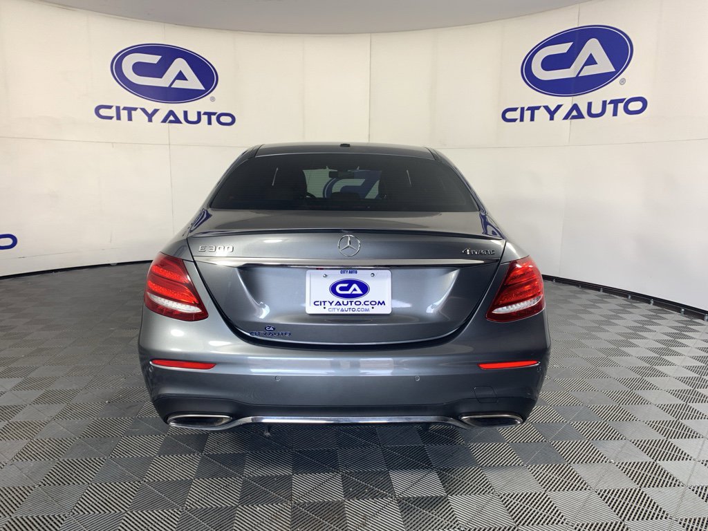 Used 2017 Mercedes-Benz E 300 4MATIC image 4