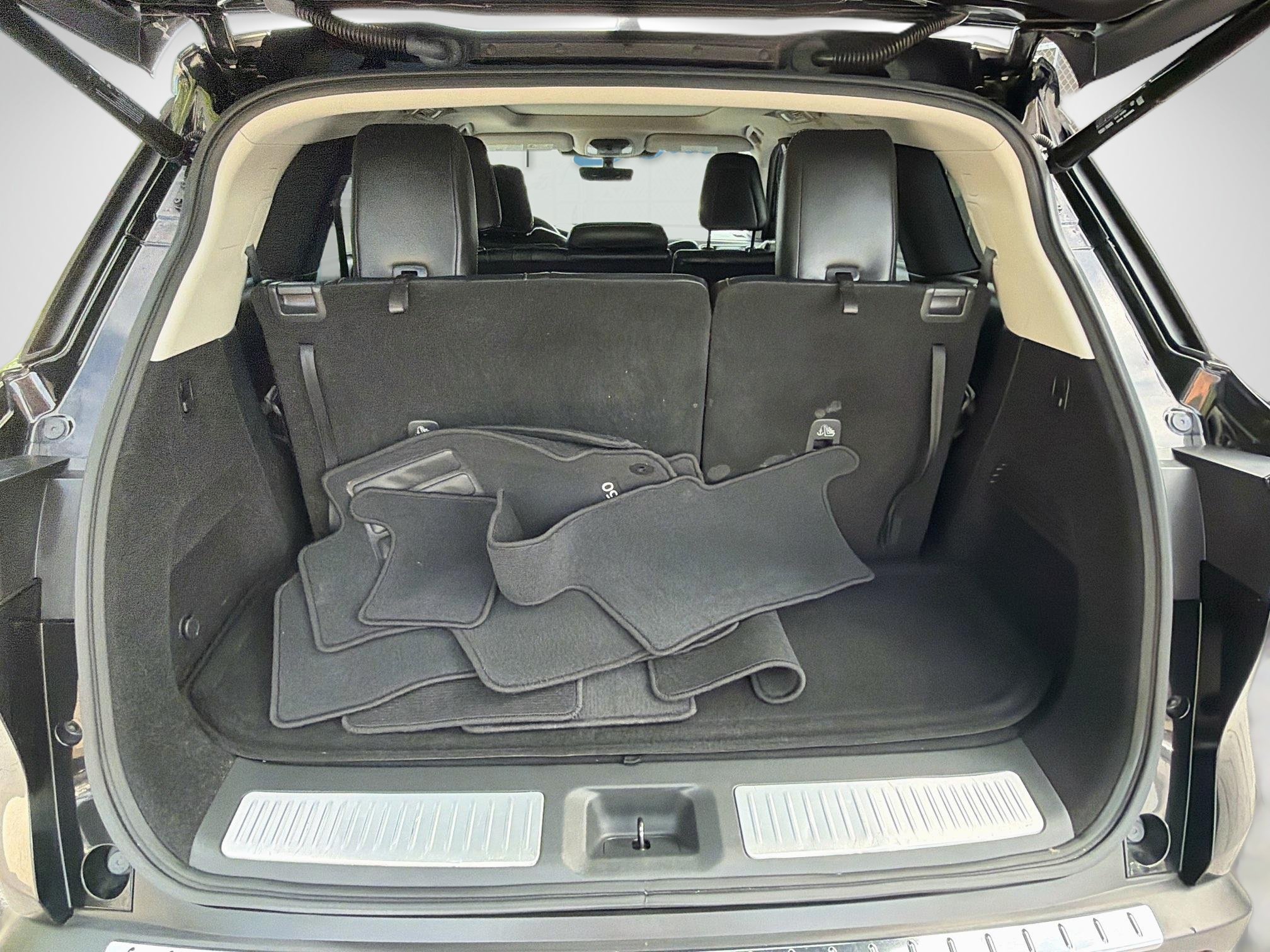 Used 2023 INFINITI QX60 Luxe w/ Performance Audio Package FWD image 27