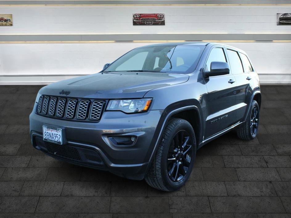 Used 2018 Jeep Grand Cherokee Altitude image 3