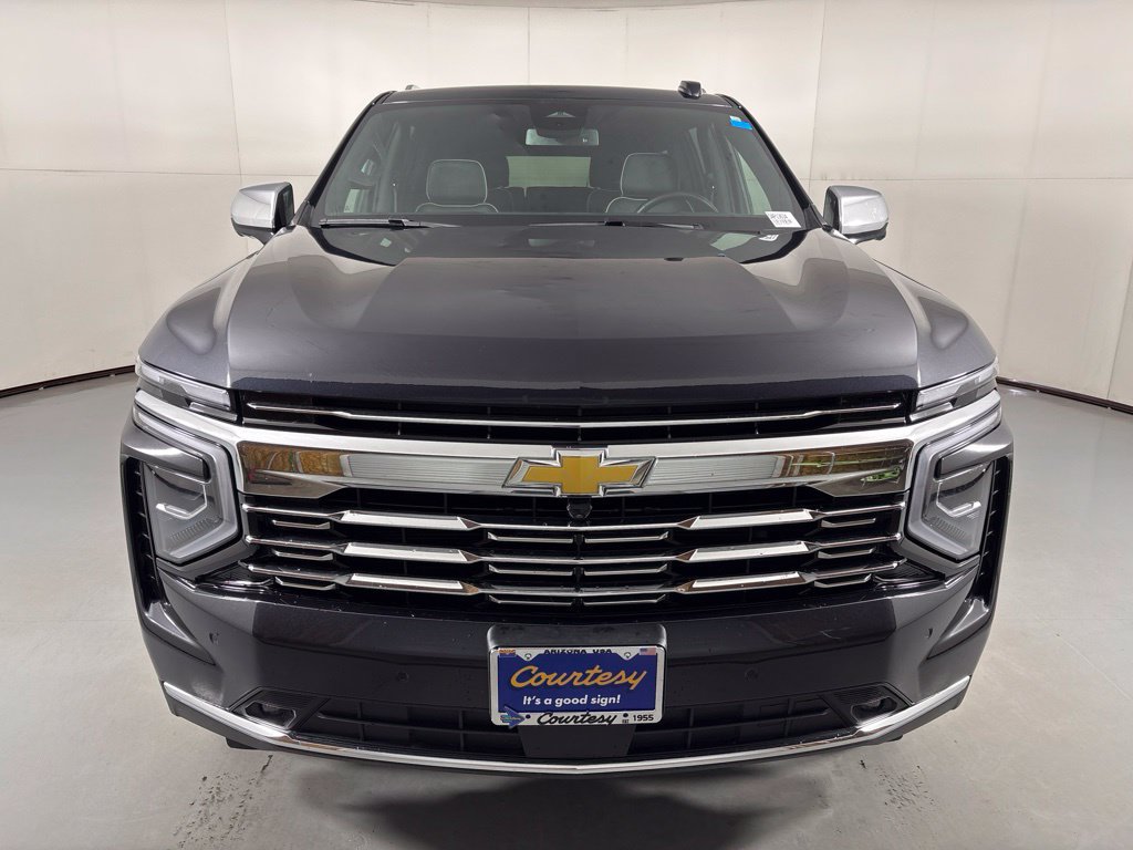 Used 2025 Chevrolet Suburban Premier AWD/4WD image 3