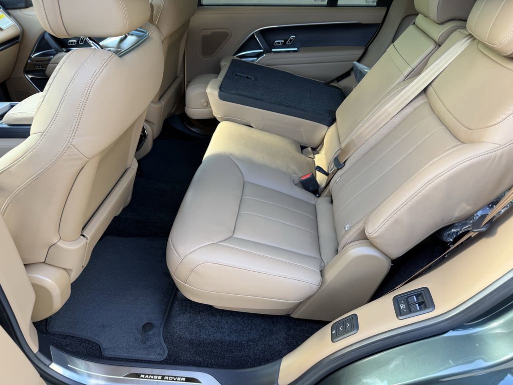 New 2025 Land Rover Range Rover Long Wheelbase SE image 11
