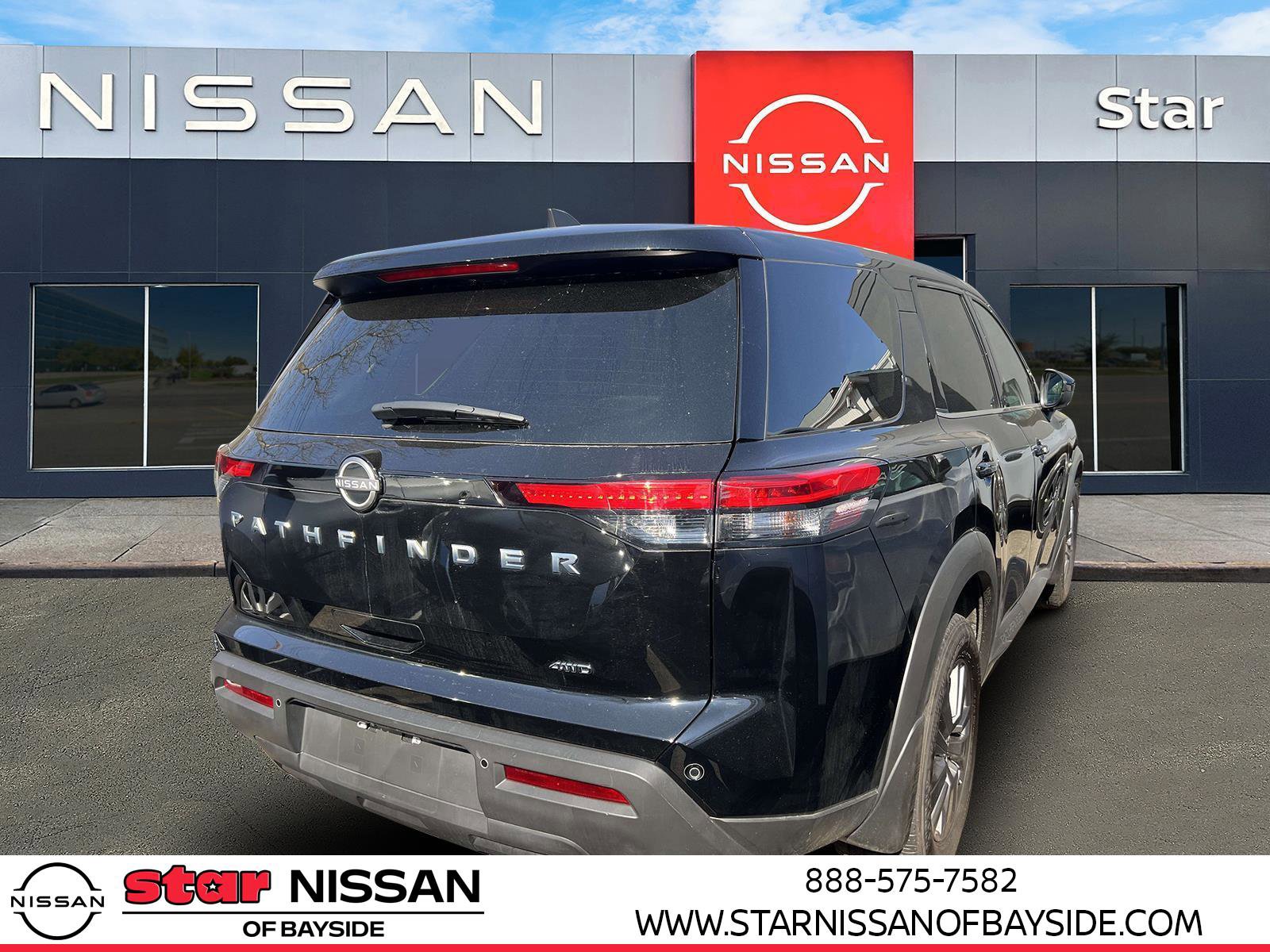 Used 2024 Nissan Pathfinder S image 4