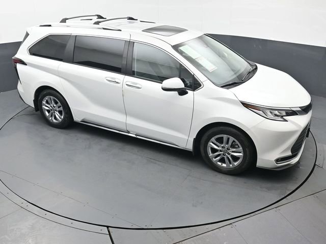 Used 2023 Toyota Sienna Limited image 49