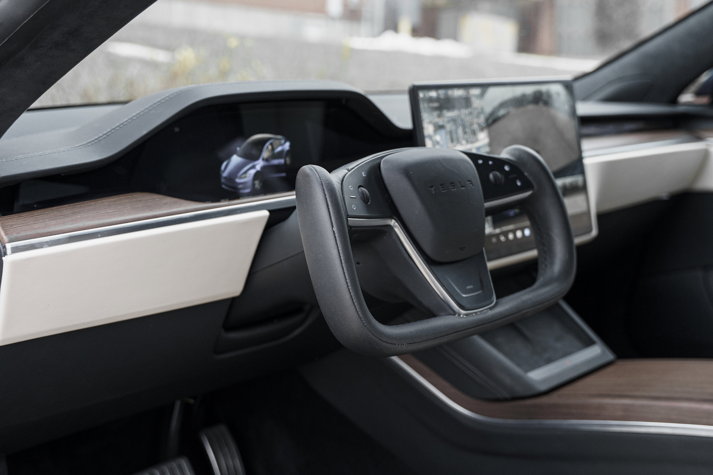 Used 2023 Tesla Model S Standard Range image 9