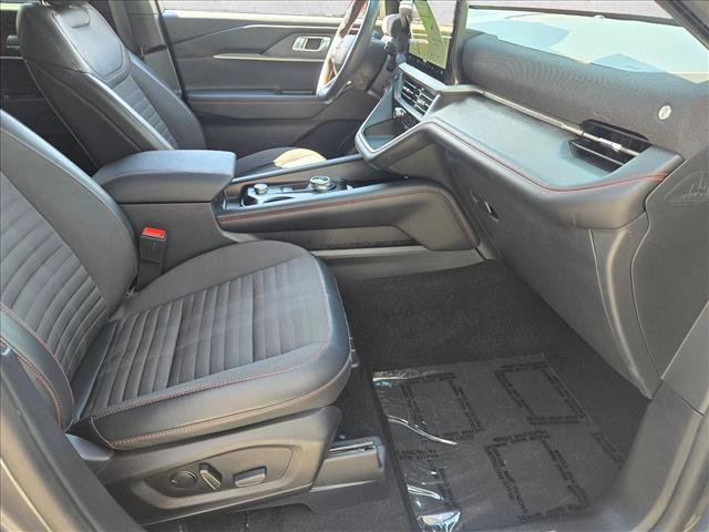 Used 2025 Ford Explorer ST-Line w/ ST-Line Street Pack AWD/4WD image 19