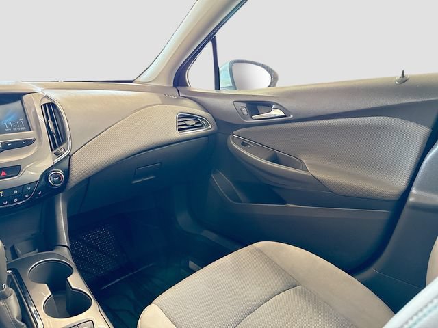 Used 2018 Chevrolet Cruze LT w/ Convenience Package FWD image 22