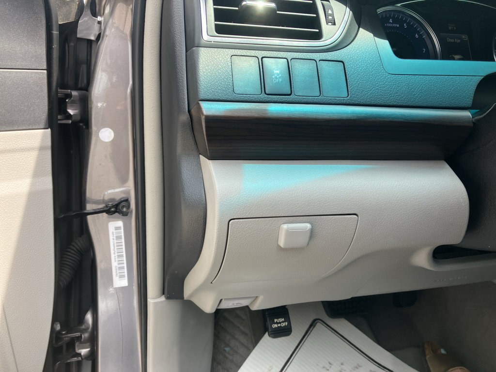 Used 2016 Toyota Camry XLE FWD image 14