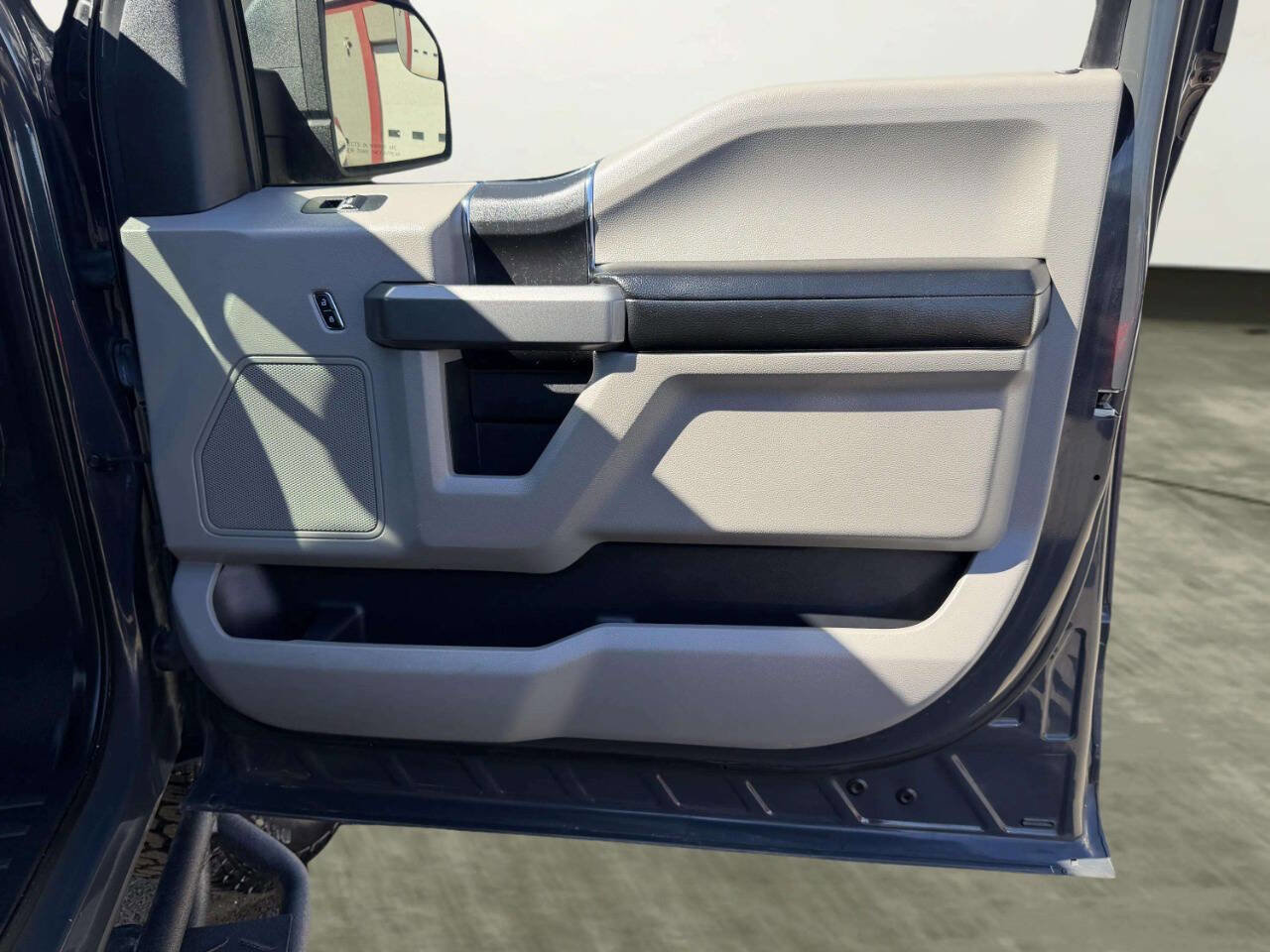 Used 2017 Ford F150 XLT image 25