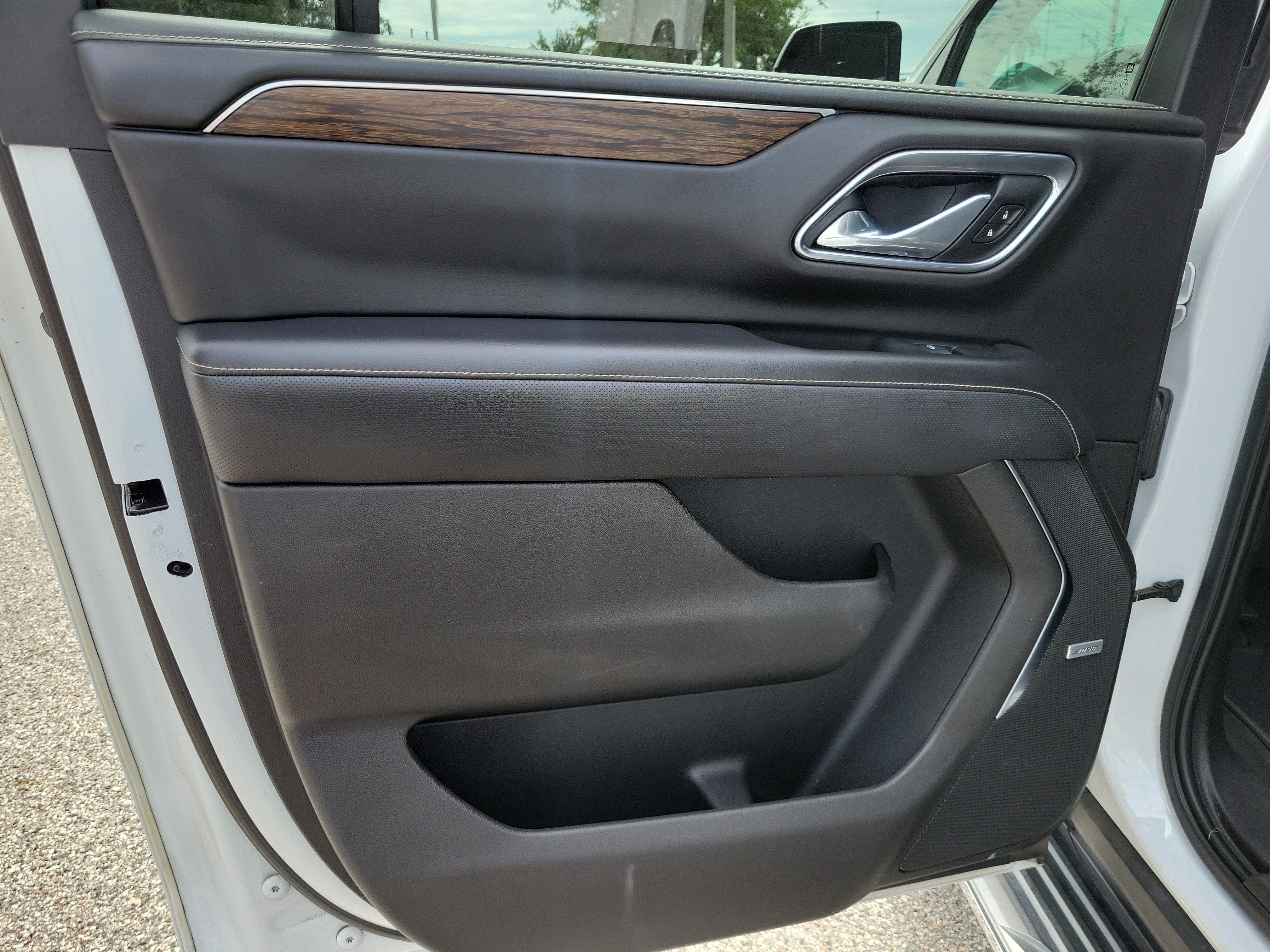 Used 2021 Chevrolet Suburban Premier w/ Premium Package AWD/4WD image 19