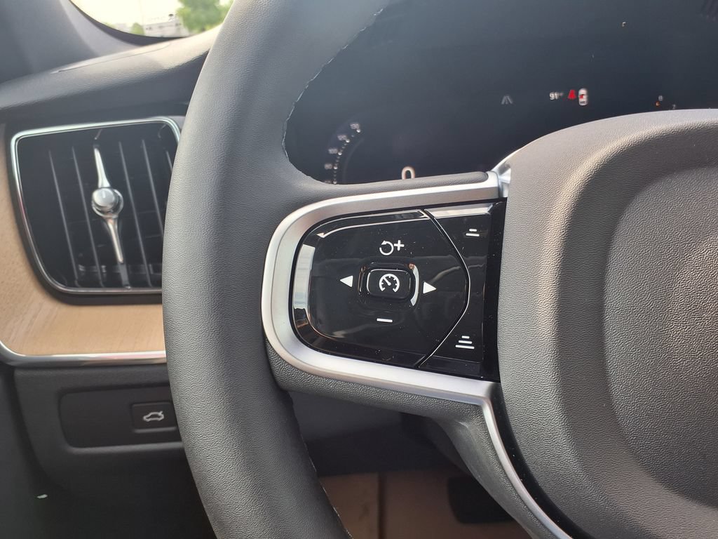 New 2026 Volvo XC60 B5 Plus w/ Protection Package Premier AWD/4WD image 20