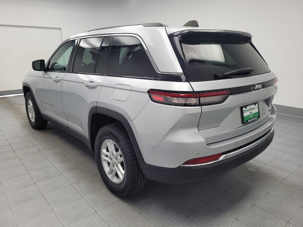 Used 2024 Jeep Grand Cherokee Laredo RWD image 5