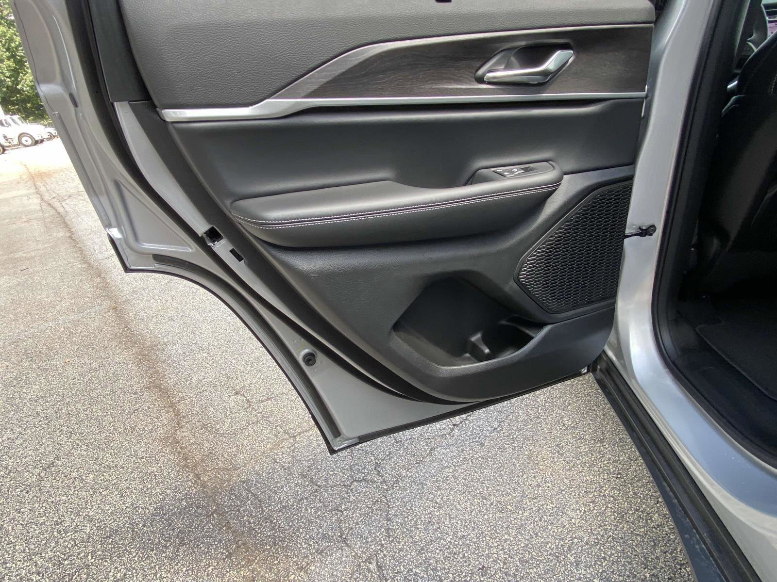 New 2025 Jeep Grand Cherokee Limited w/ Luxury Tech Group II image 13