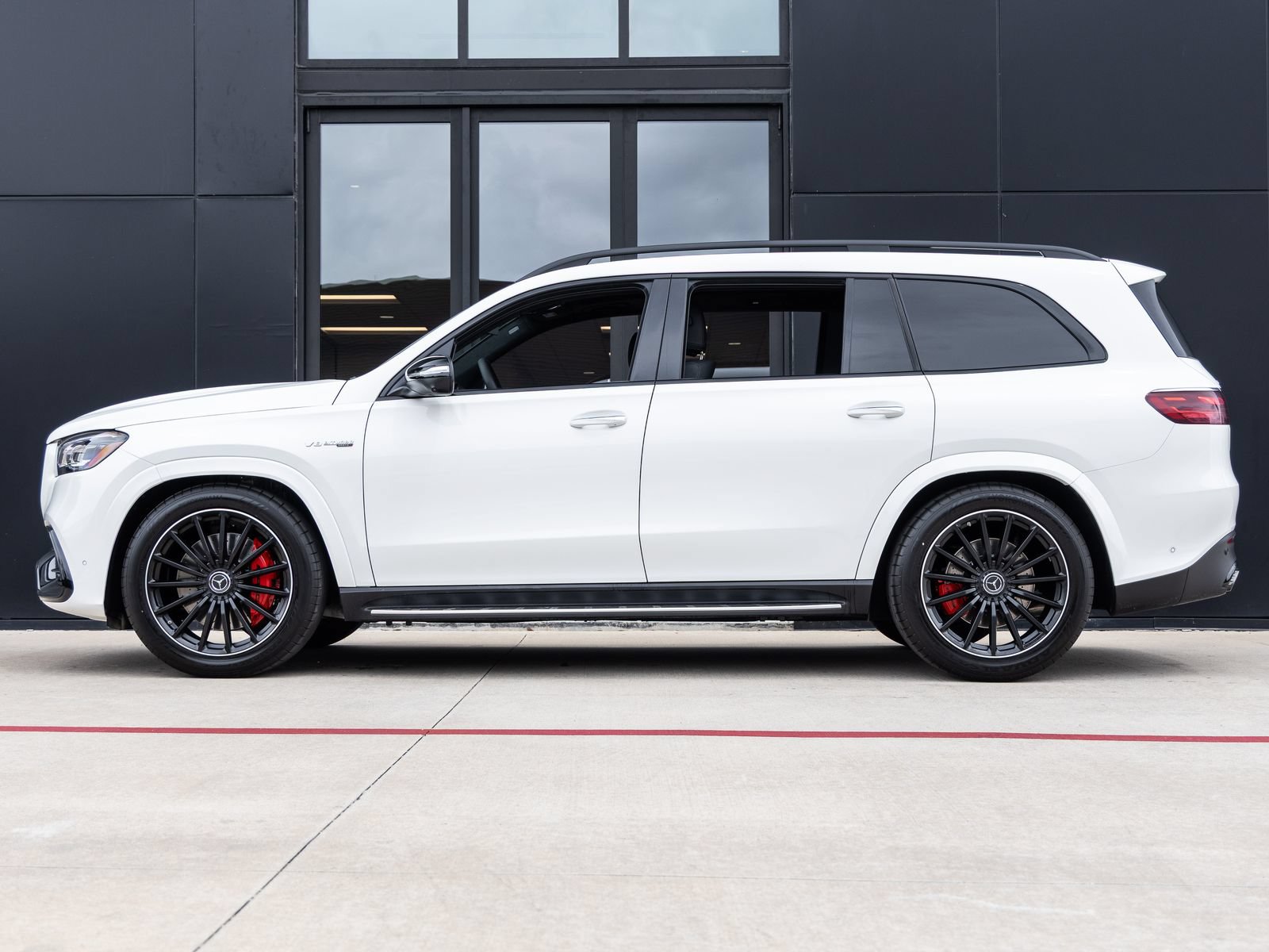 Used 2025 Mercedes-Benz GLS 63 AMG 4MATIC image 9