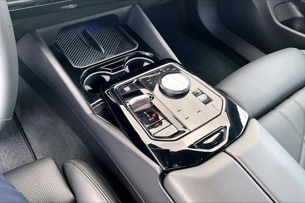 Used 2025 BMW 530i w/ Premium Package RWD image 29