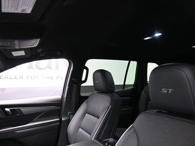 Used 2025 Buick Enclave Sport Touring image 17