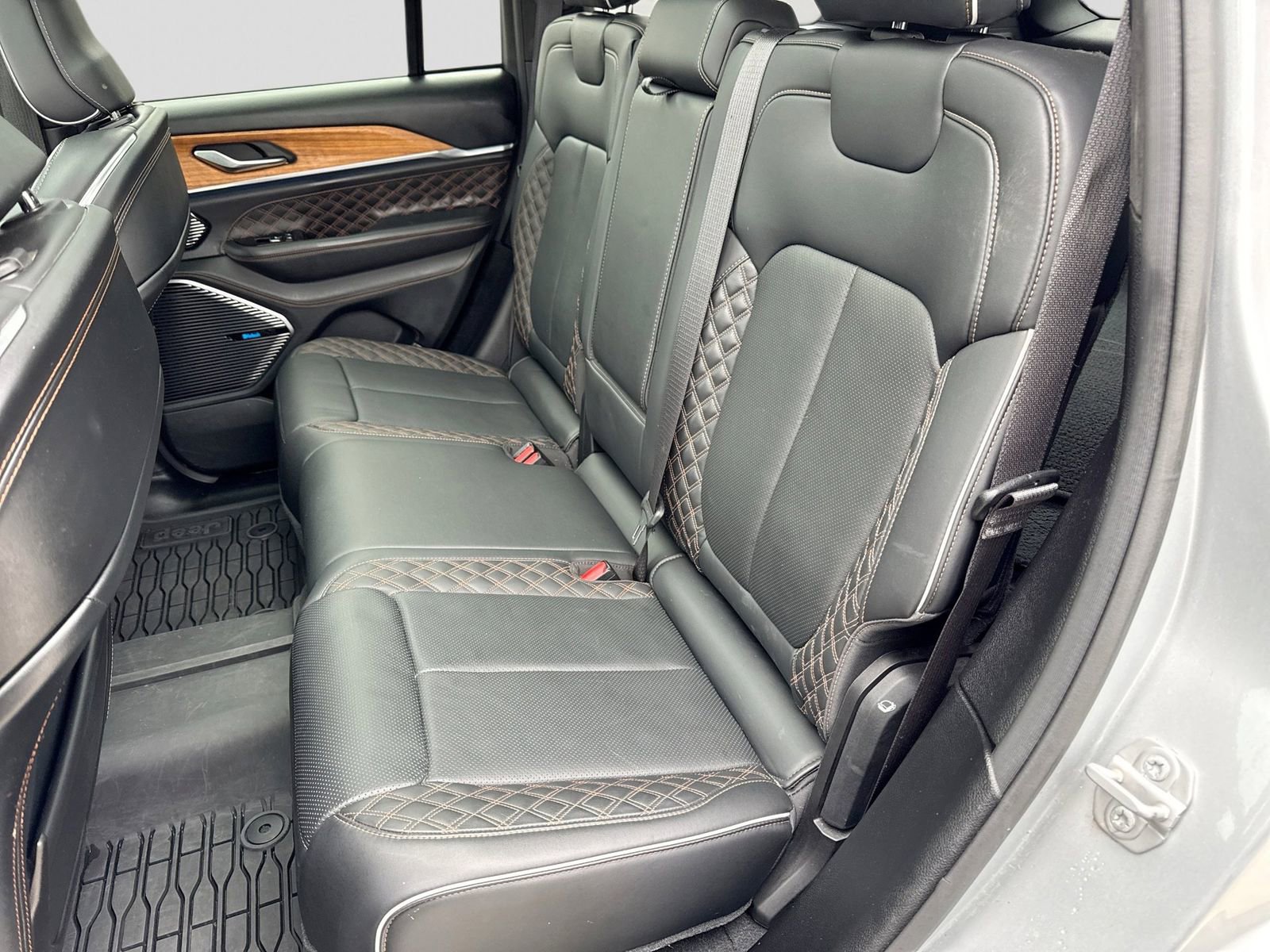 Used 2023 Jeep Grand Cherokee Summit image 23