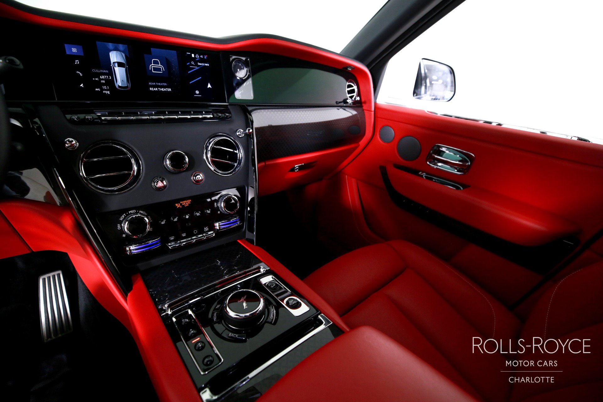 Used 2025 Rolls-Royce Cullinan Black Badge AWD/4WD image 16
