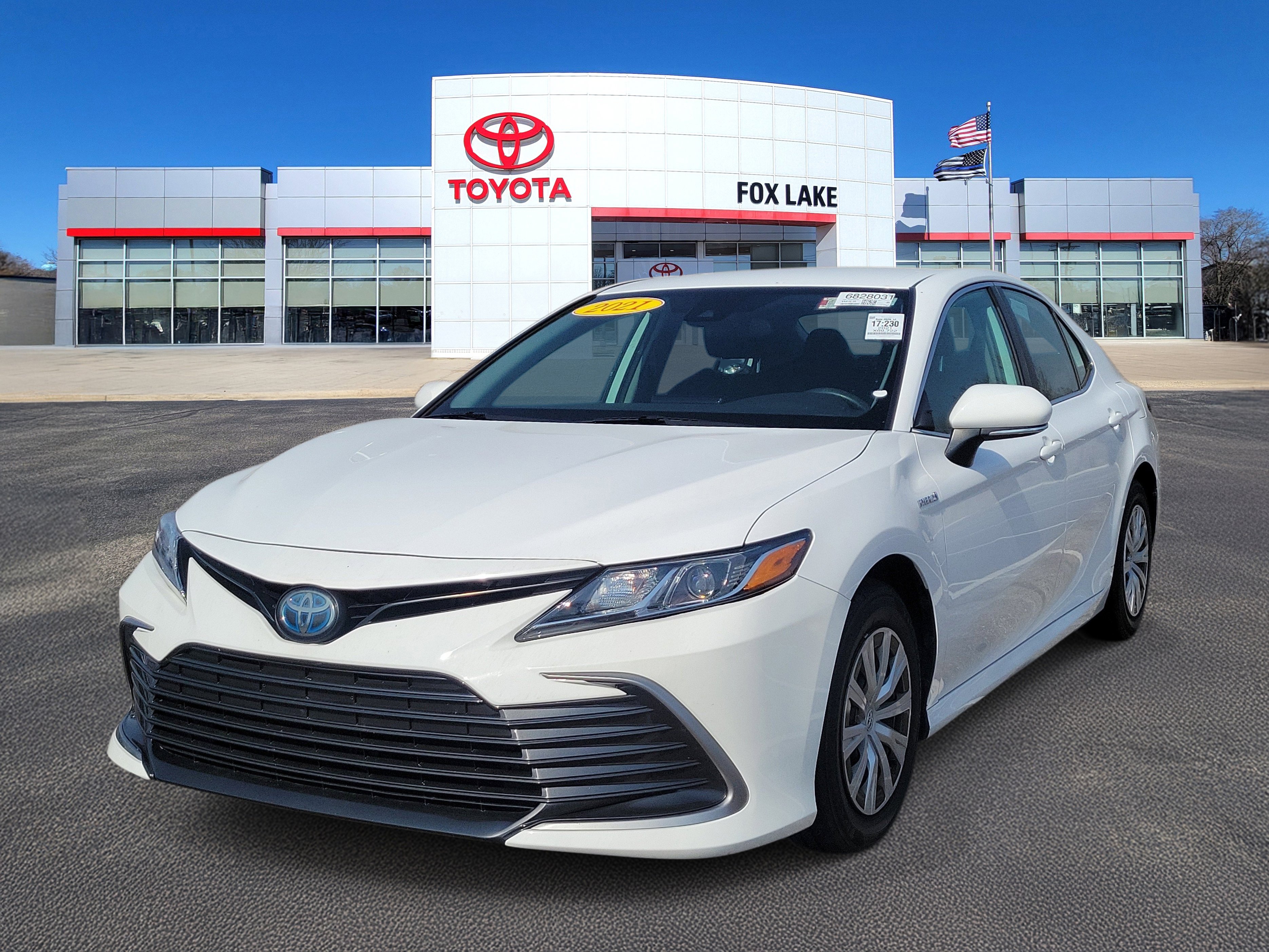 Used 2021 Toyota Camry LE image 2