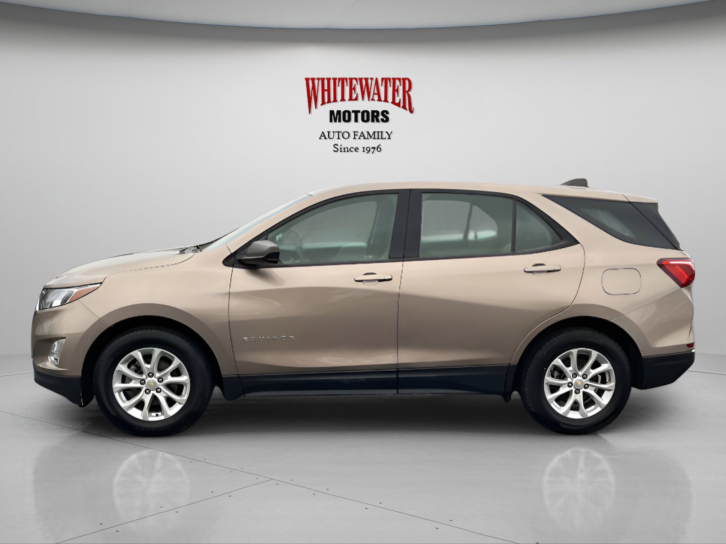 Used 2018 Chevrolet Equinox LS image 2