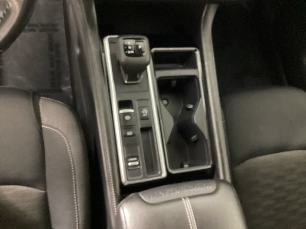 Used 2024 Nissan Pathfinder SV FWD image 16