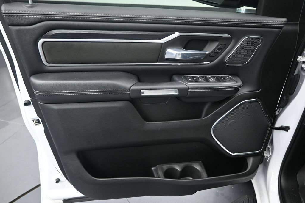 Used 2024 RAM 1500 Laramie AWD/4WD image 11