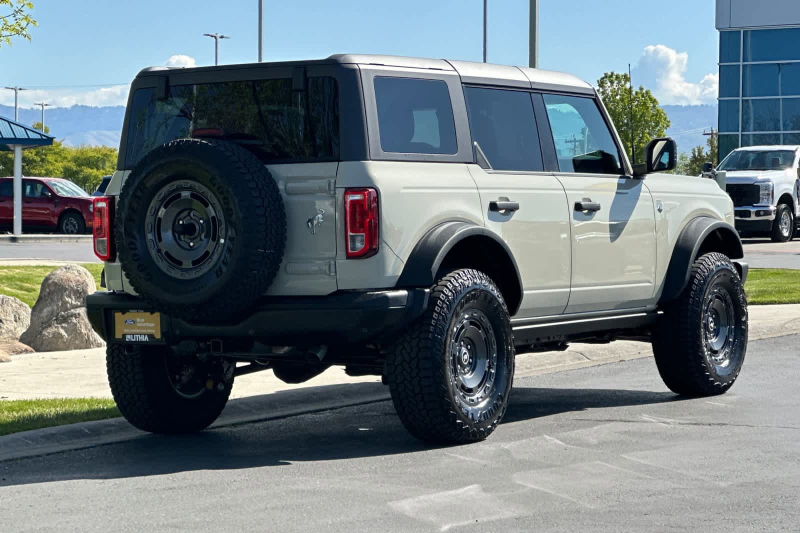 Certified 2025 Ford Bronco Big Bend w/ Black Diamond Package AWD/4WD image 2