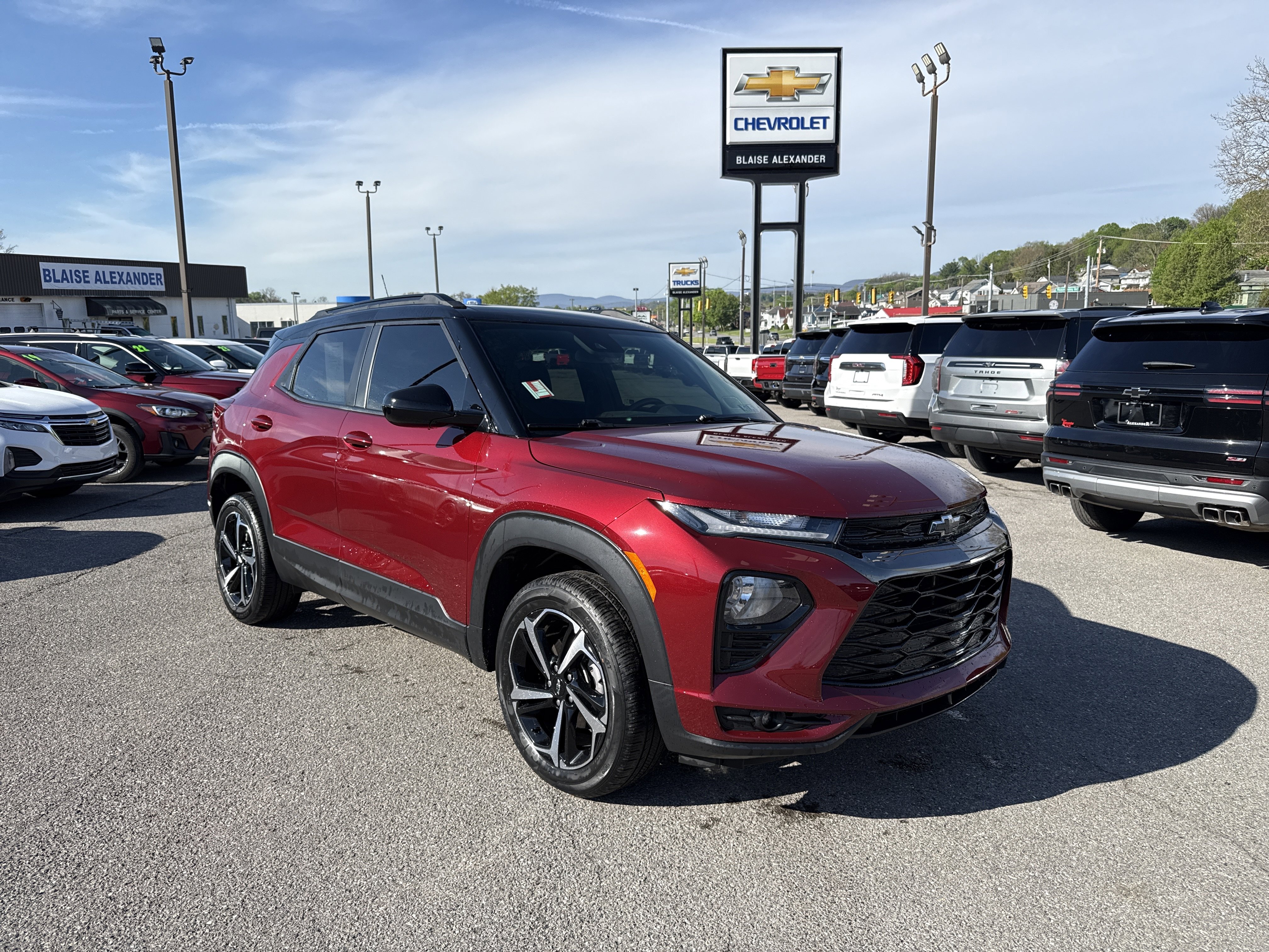 Used 2022 Chevrolet TrailBlazer RS w/ Sun and Liftgate Package image 1