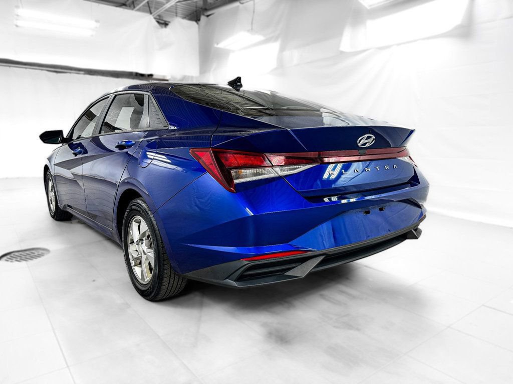 Used 2021 Hyundai Elantra SE FWD image 4