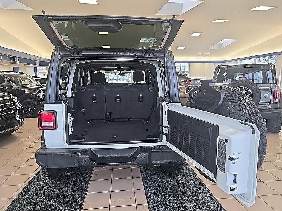 Used 2022 Jeep Wrangler Unlimited Sport image 28