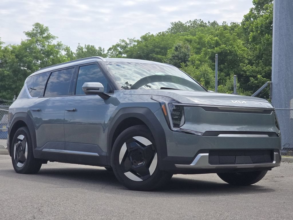 Used 2024 Kia EV9 Wind AWD/4WD image 2