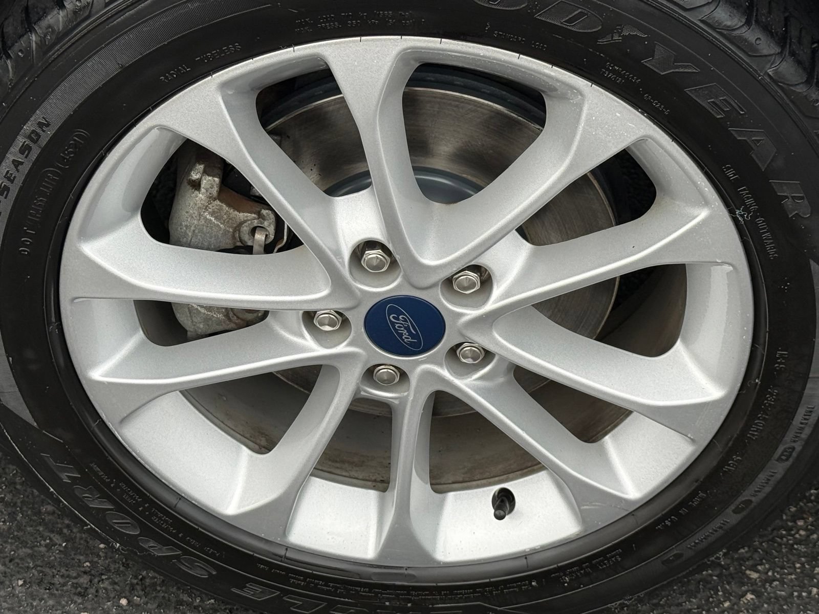 Used 2020 Ford Fusion SE FWD image 11