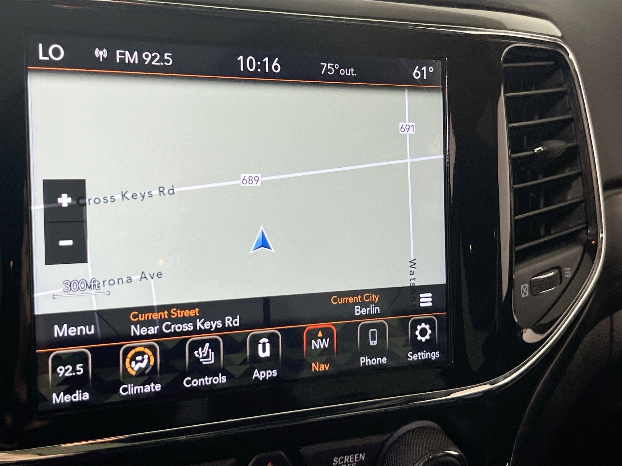 Used 2022 Jeep Grand Cherokee Laredo X image 13