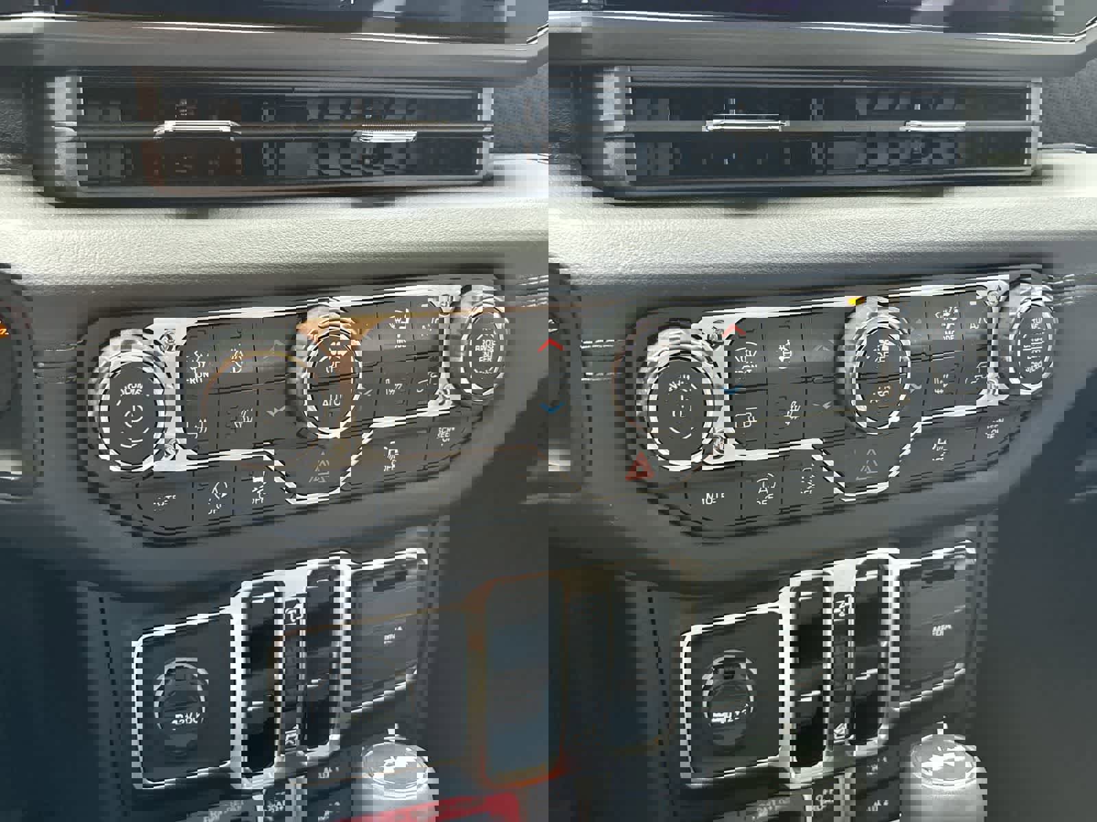 Used 2025 Jeep Wrangler Unlimited Rubicon image 22