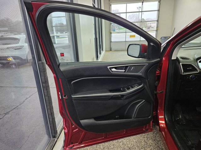 Used 2017 Ford Edge SEL w/ Equipment Group 201A image 17