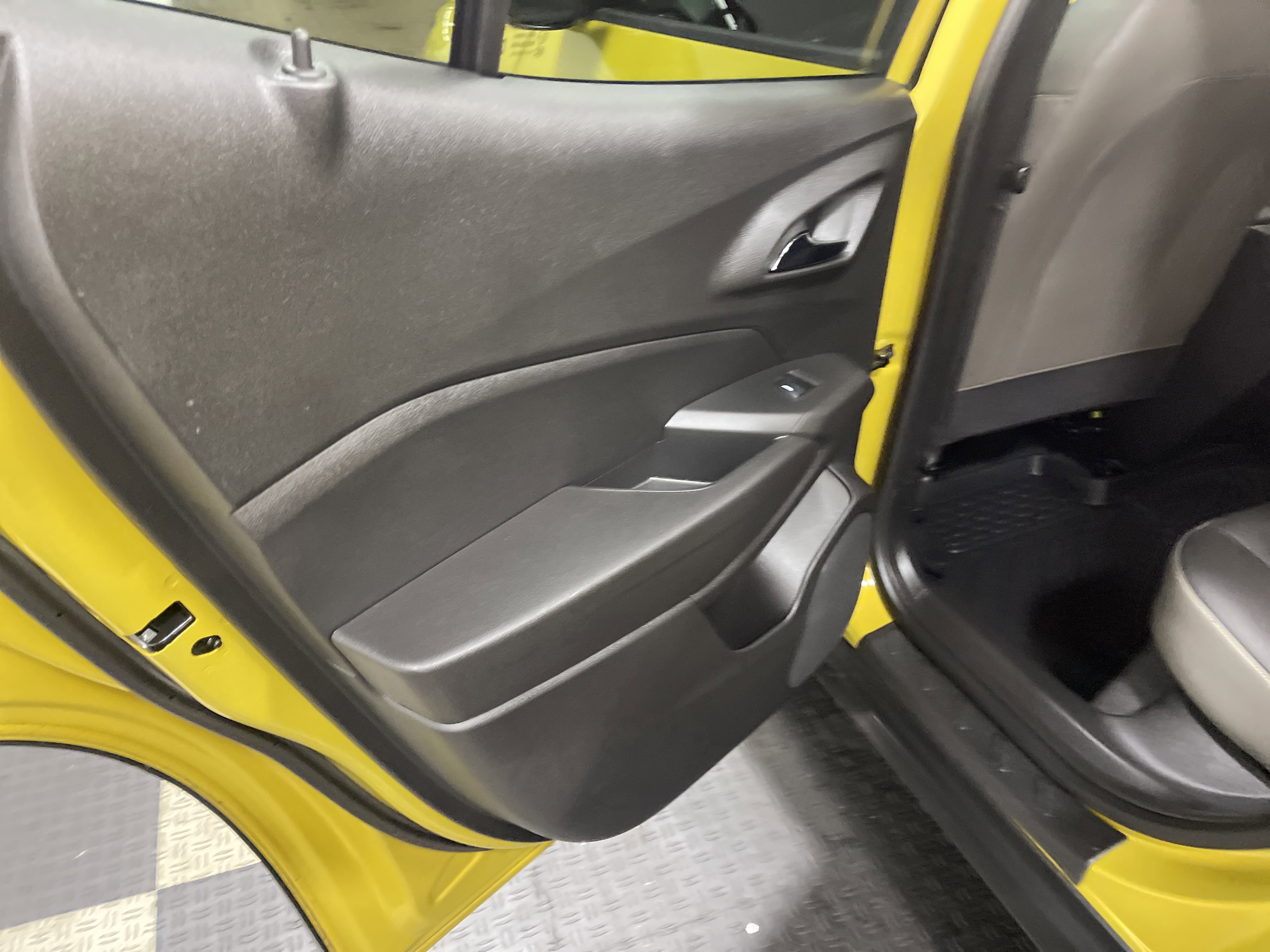 Used 2025 Chevrolet Trax ACTIV w/ Sunroof Package image 15